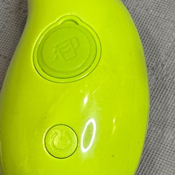 Vibrant Lime Green USB Cat Grooming Steamer Remove Excess Cat Hair with Ease - Picture 6 of 8